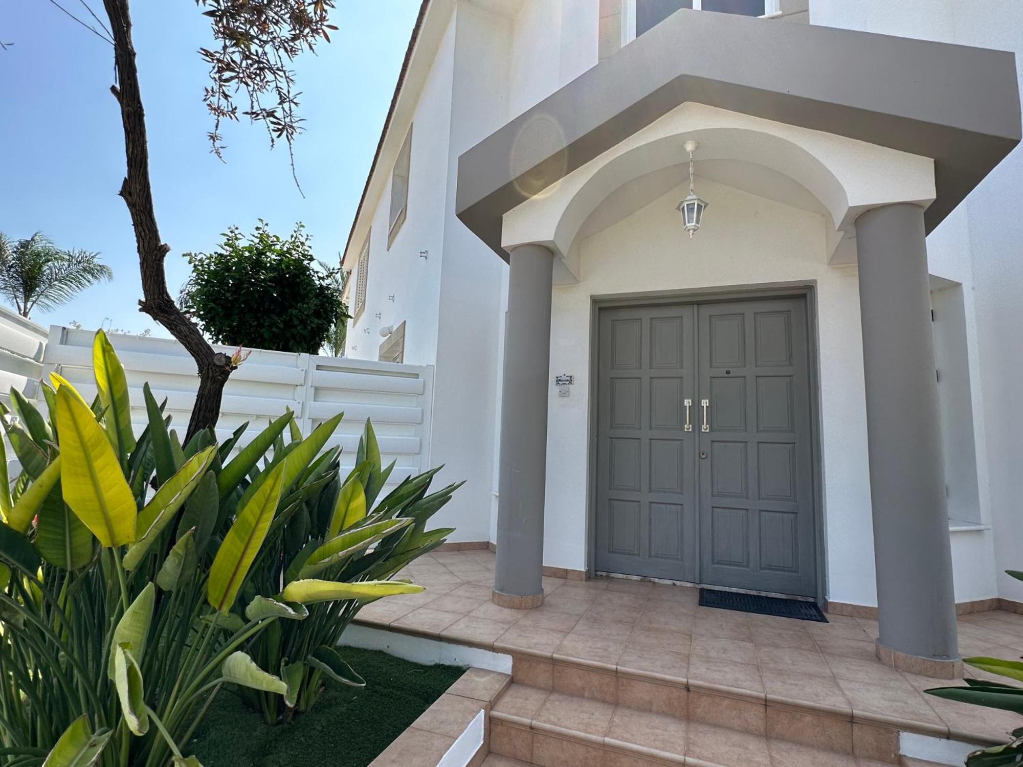 Villa Andy-350 M From The Beach Larnaca Exterior photo